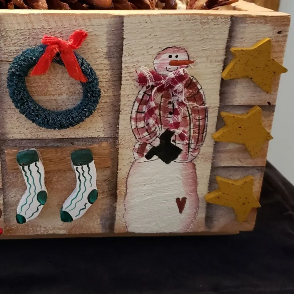 Country Christmas Wooden Box Decor w/Pinecones